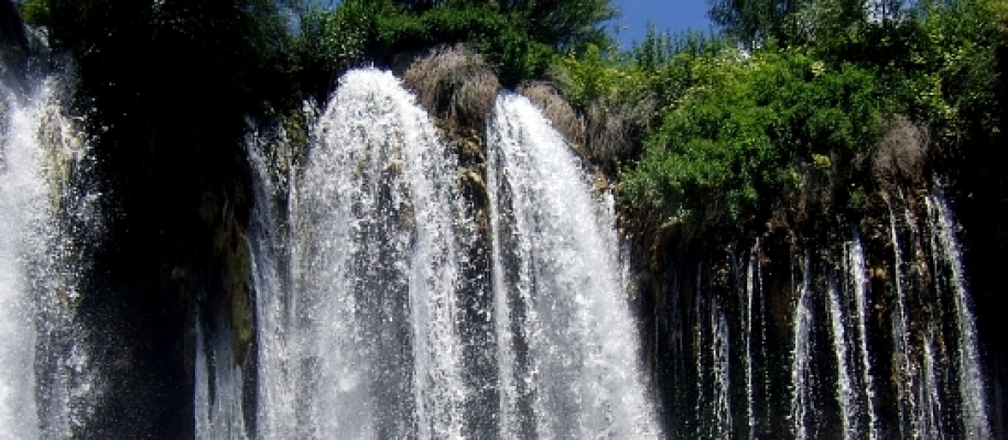 Aglayan Gebirgs Wasserfall